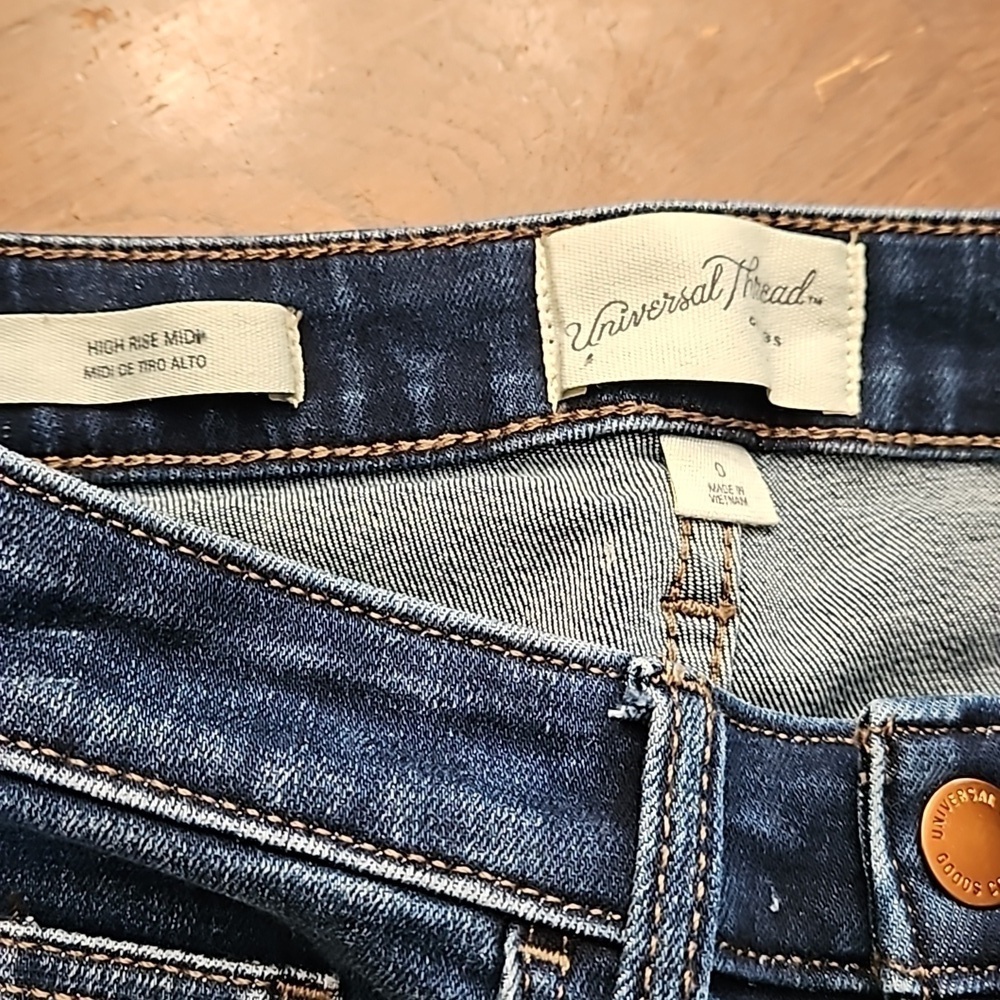 Universal Thread Mid Rise Jean Shorts Size 0 - Picture 3 of 3